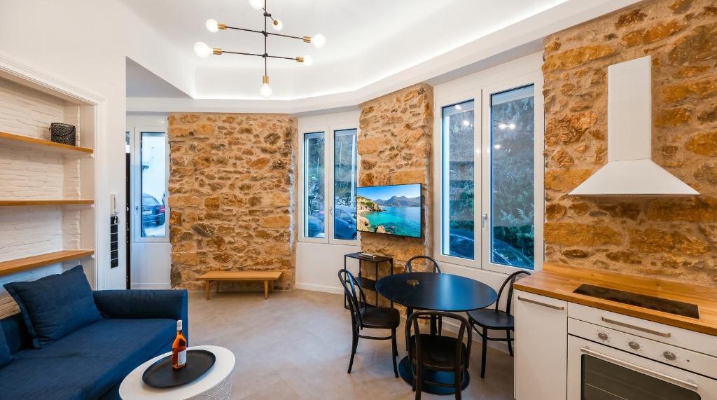 Athenea Hill Suites